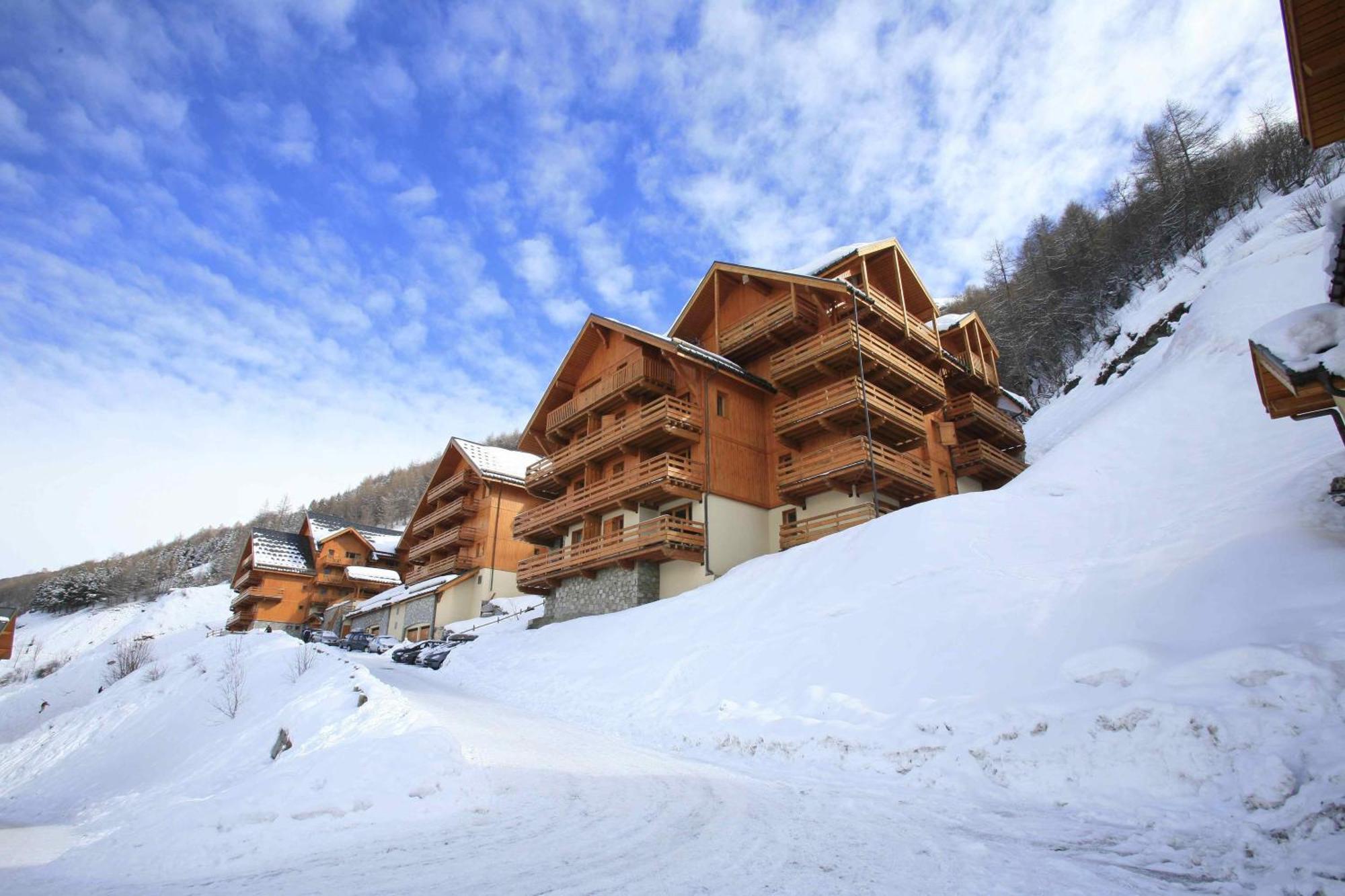 Residence Odalys Le Hameau Et Les Chalets De La Vallee D'Or Valloire Luaran gambar