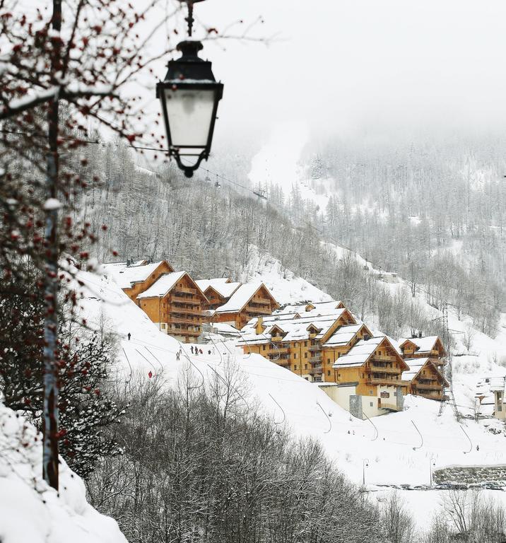 Residence Odalys Le Hameau Et Les Chalets De La Vallee D'Or Valloire Luaran gambar