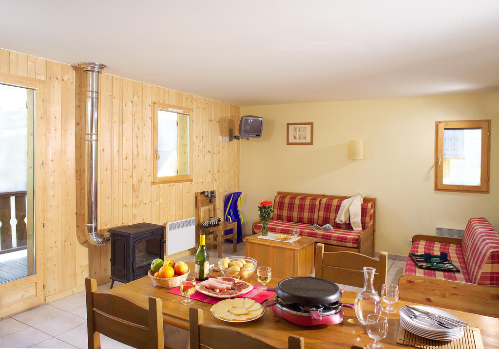 Residence Odalys Le Hameau Et Les Chalets De La Vallee D'Or Valloire Luaran gambar
