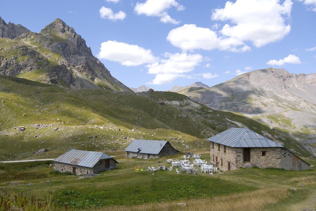 Residence Odalys Le Hameau Et Les Chalets De La Vallee D'Or Valloire Luaran gambar