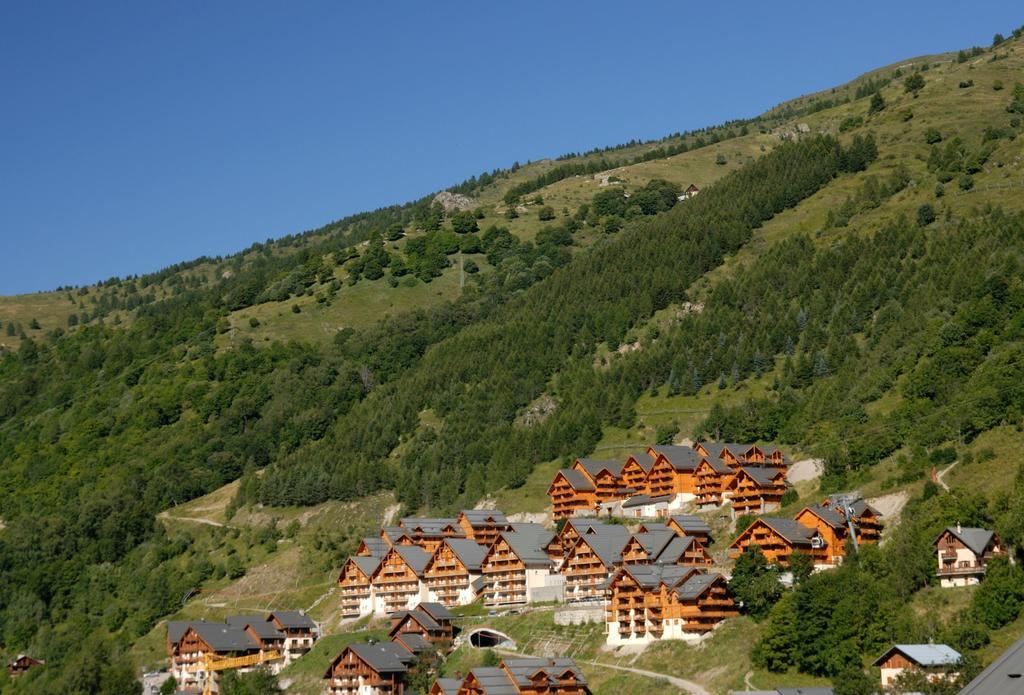 Residence Odalys Le Hameau Et Les Chalets De La Vallee D'Or Valloire Luaran gambar