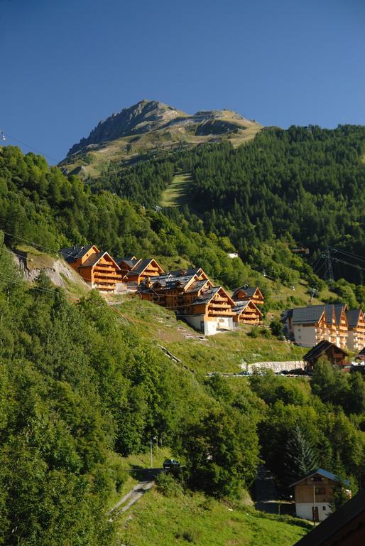 Residence Odalys Le Hameau Et Les Chalets De La Vallee D'Or Valloire Luaran gambar