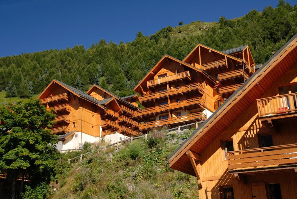 Residence Odalys Le Hameau Et Les Chalets De La Vallee D'Or Valloire Luaran gambar