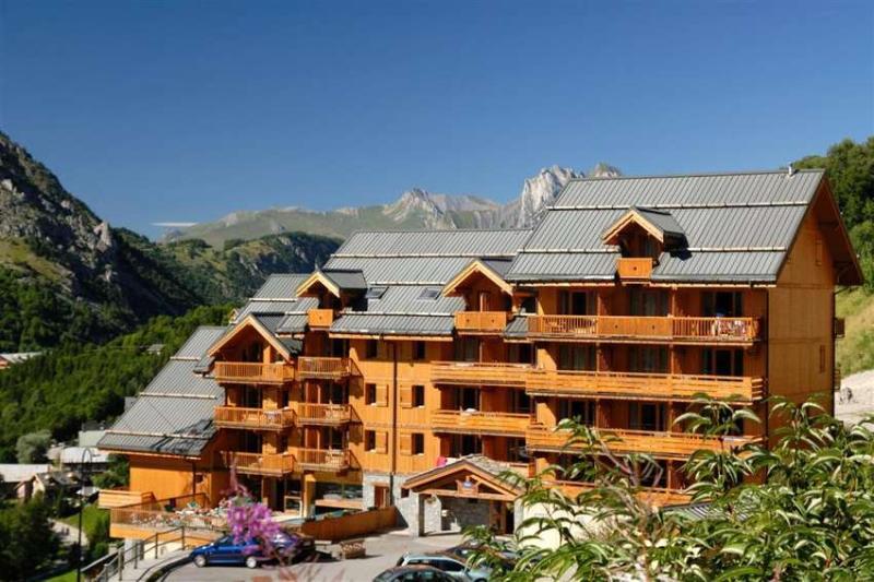 Residence Odalys Le Hameau Et Les Chalets De La Vallee D'Or Valloire Luaran gambar
