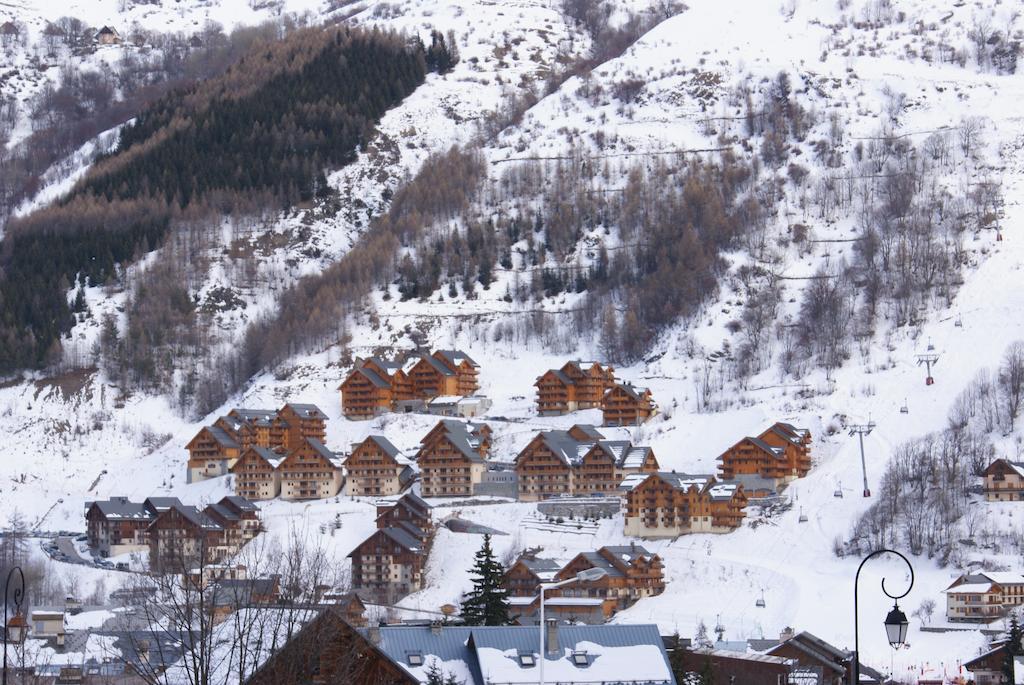 Residence Odalys Le Hameau Et Les Chalets De La Vallee D'Or Valloire Luaran gambar