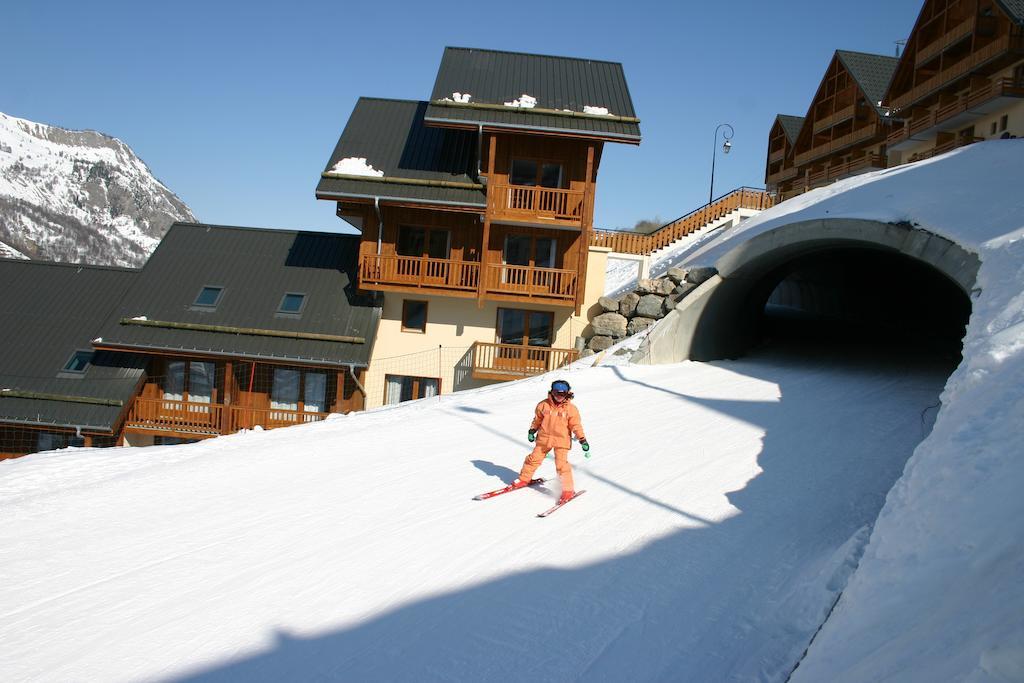 Residence Odalys Le Hameau Et Les Chalets De La Vallee D'Or Valloire Luaran gambar