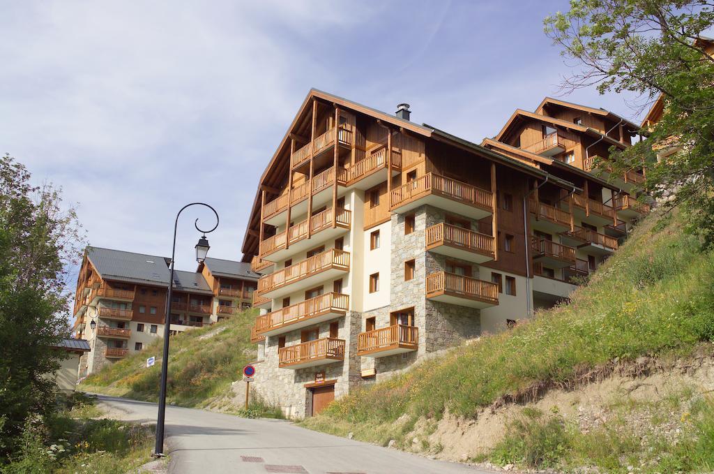 Residence Odalys Le Hameau Et Les Chalets De La Vallee D'Or Valloire Luaran gambar